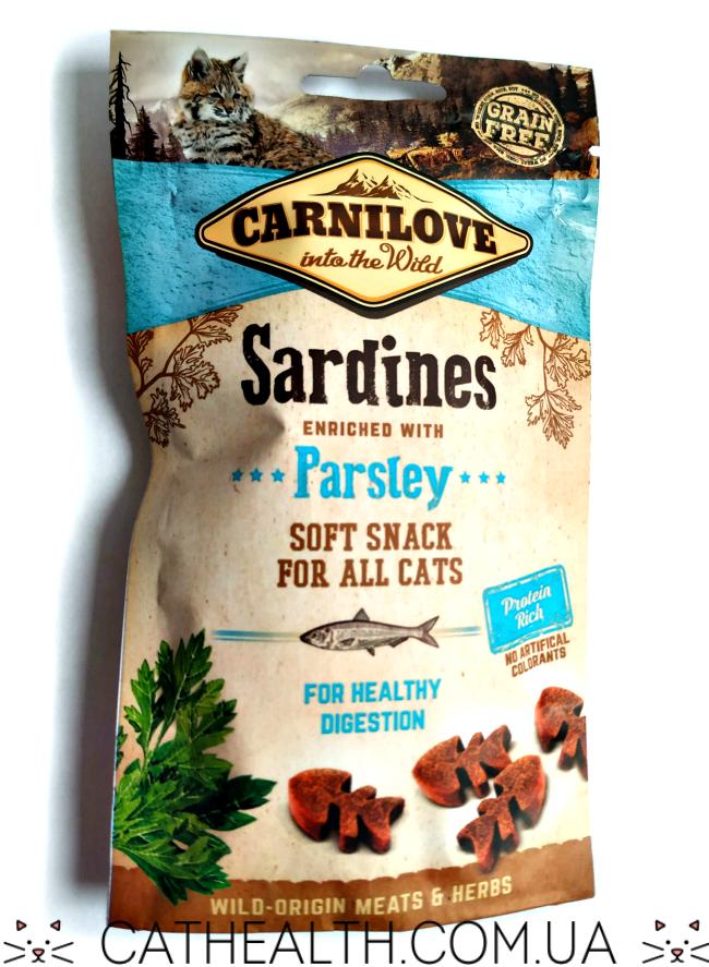 Упаковка лакомства для кошек Carnilove Cat Sardine with Parsley Semi Moist Snack